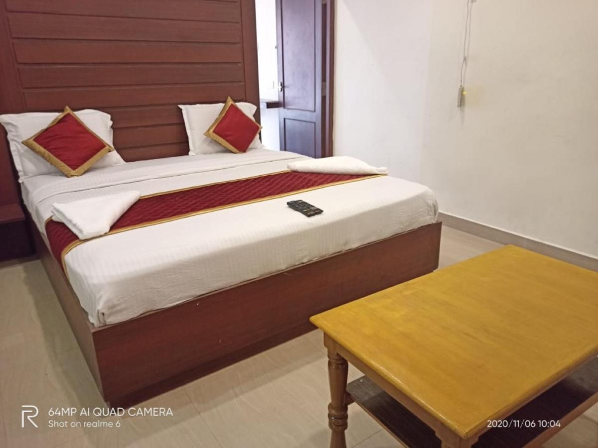 Meridian Castle Hotell Pondicherry Exteriör bild
