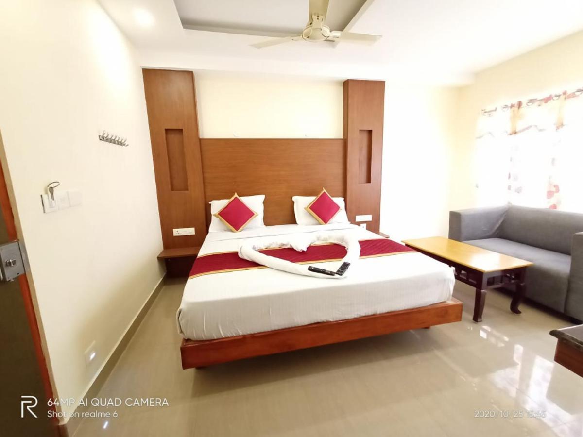 Meridian Castle Hotell Pondicherry Exteriör bild